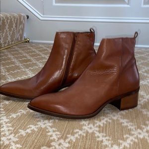 NWOT Piampiani Brown Leather Booties Size 11